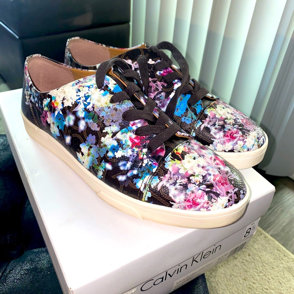 Women’s Calvin Klein floral print sneakers (barely worn) w/ box Size 8 1/2